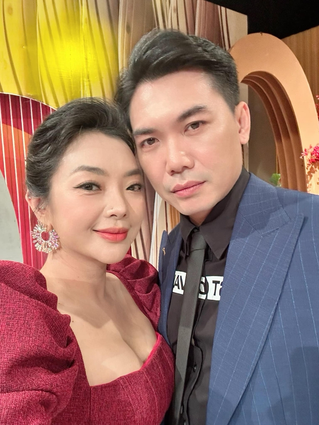 Nữ NSƯT lên Thượng tá ở tuổi 42: Cưới chồng Pakistan, chồng ngày càng yêu say đắm - Ảnh 4.