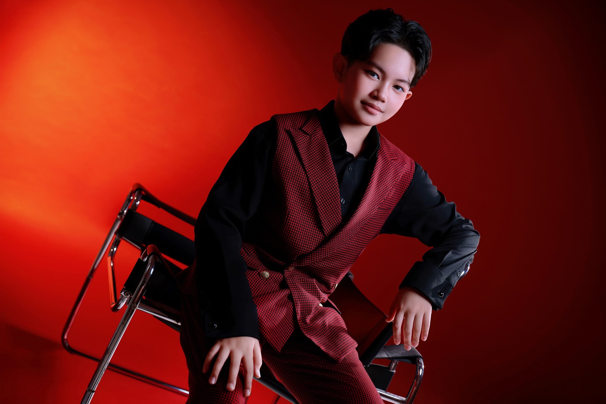 Qu&yacute; tử "cực phẩm" nh&agrave; Phan Hiển: Thần th&aacute;i chuẩn so&aacute;i ca, bảng th&agrave;nh t&iacute;ch vượt xa &ocirc;ng bố nổi tiếng mới g&acirc;y cho&aacute;ng - Ảnh 5.