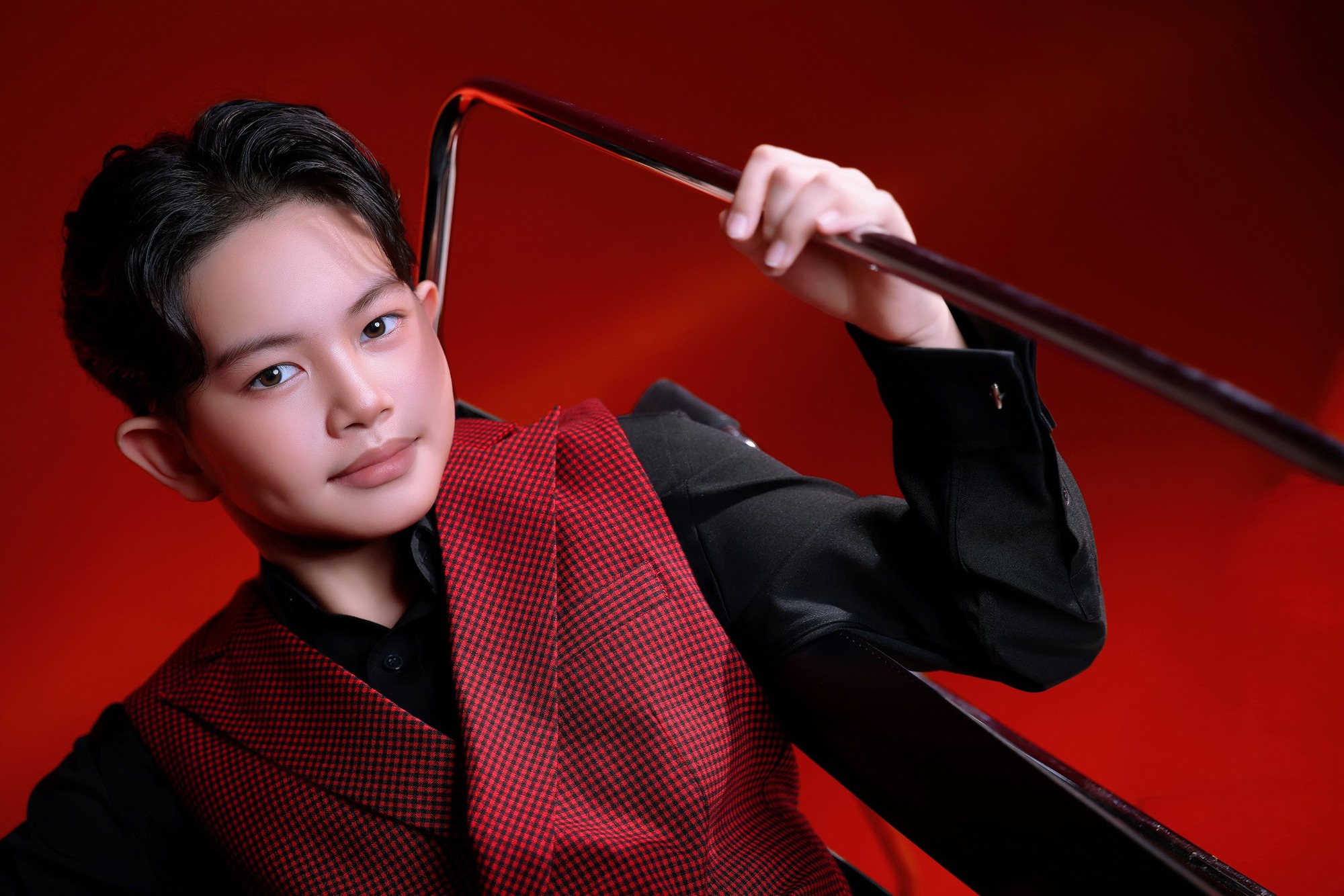 Qu&yacute; tử "cực phẩm" nh&agrave; Phan Hiển: Thần th&aacute;i chuẩn so&aacute;i ca, bảng th&agrave;nh t&iacute;ch vượt xa &ocirc;ng bố nổi tiếng mới g&acirc;y cho&aacute;ng - Ảnh 6.