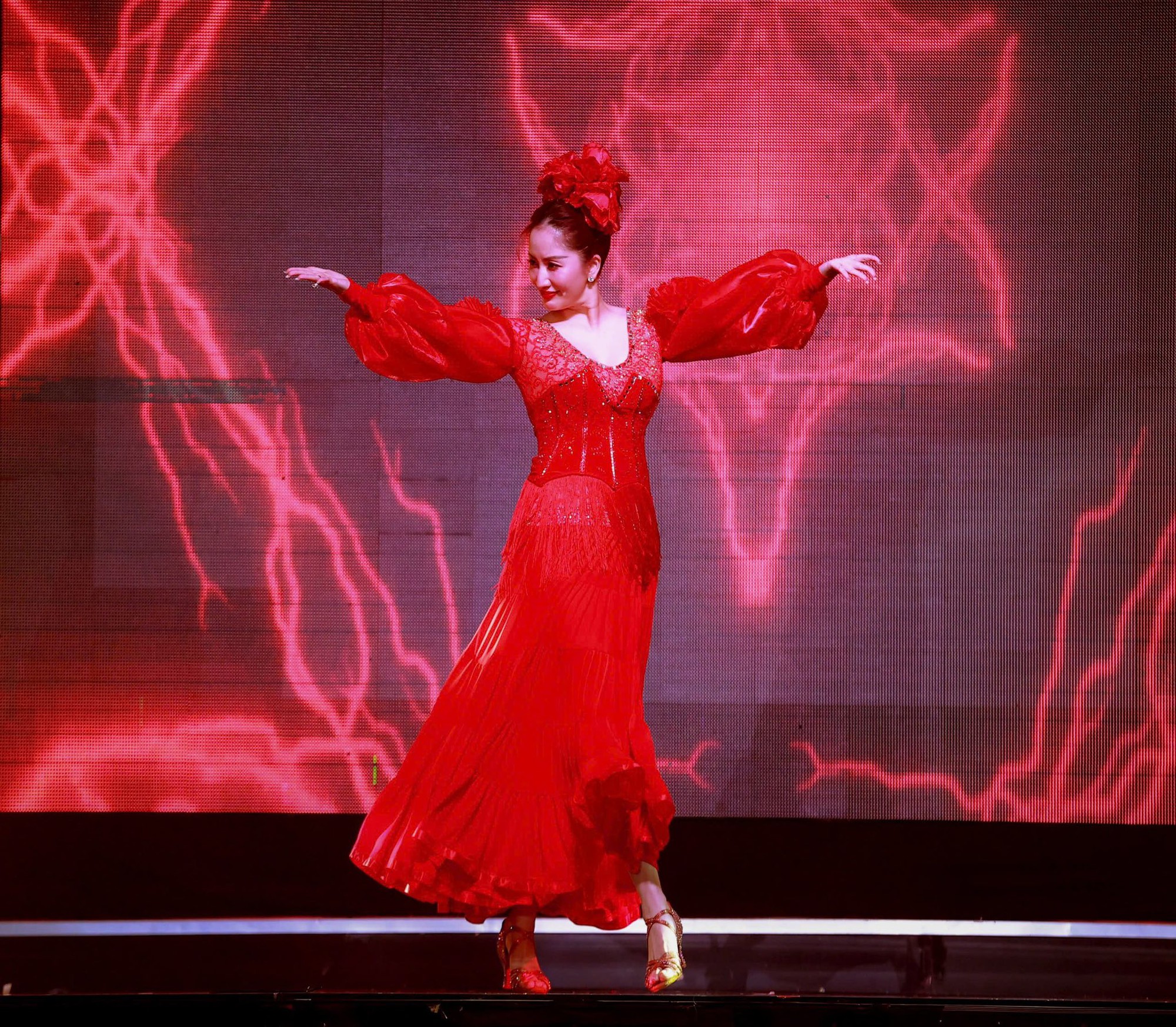 Mối quan hệ đặc biệt giữa Kh&aacute;nh Thi v&agrave; bạn nhảy của Phan Hiển - Ảnh 6.