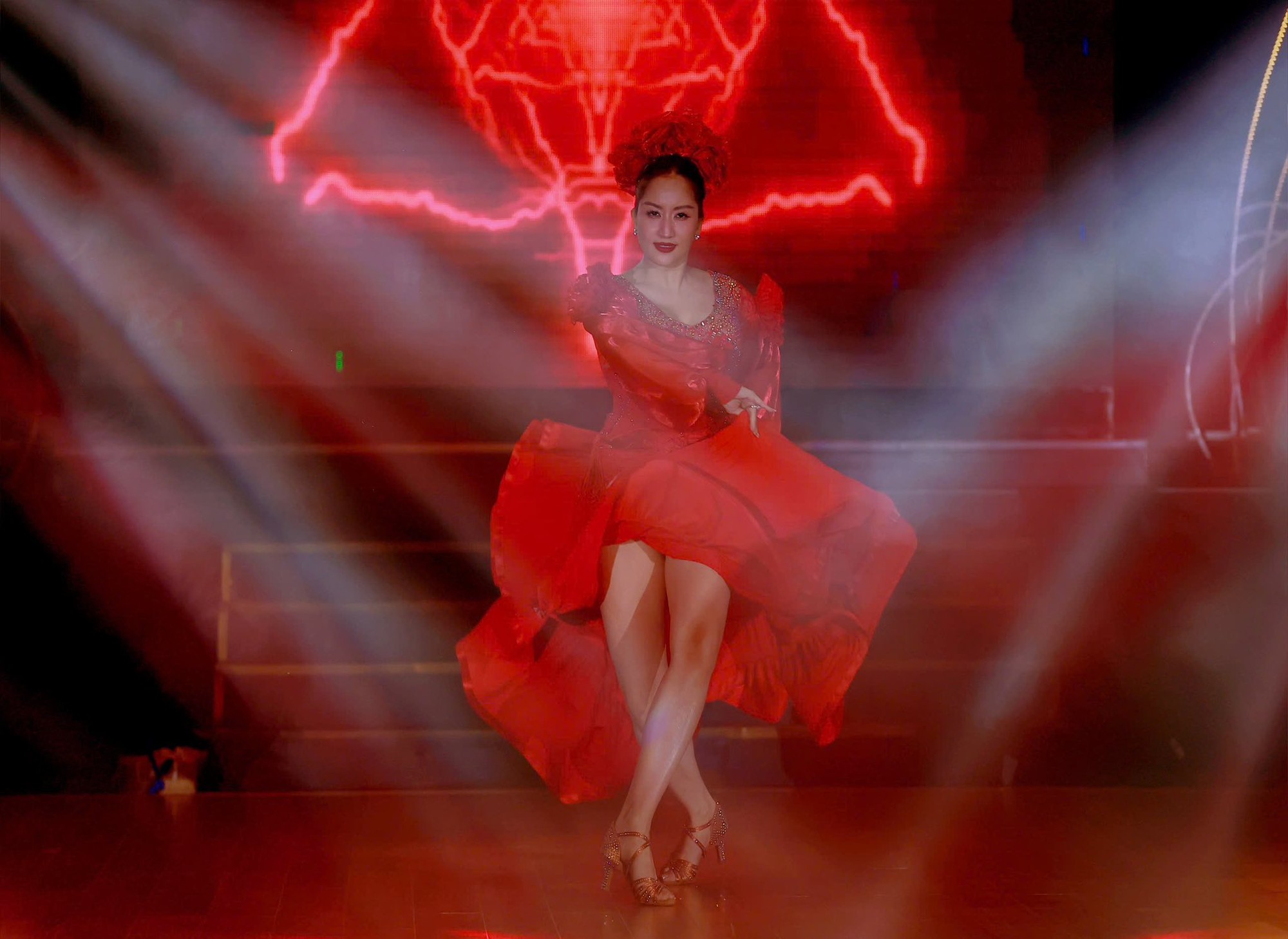 Mối quan hệ đặc biệt giữa Kh&aacute;nh Thi v&agrave; bạn nhảy của Phan Hiển - Ảnh 5.