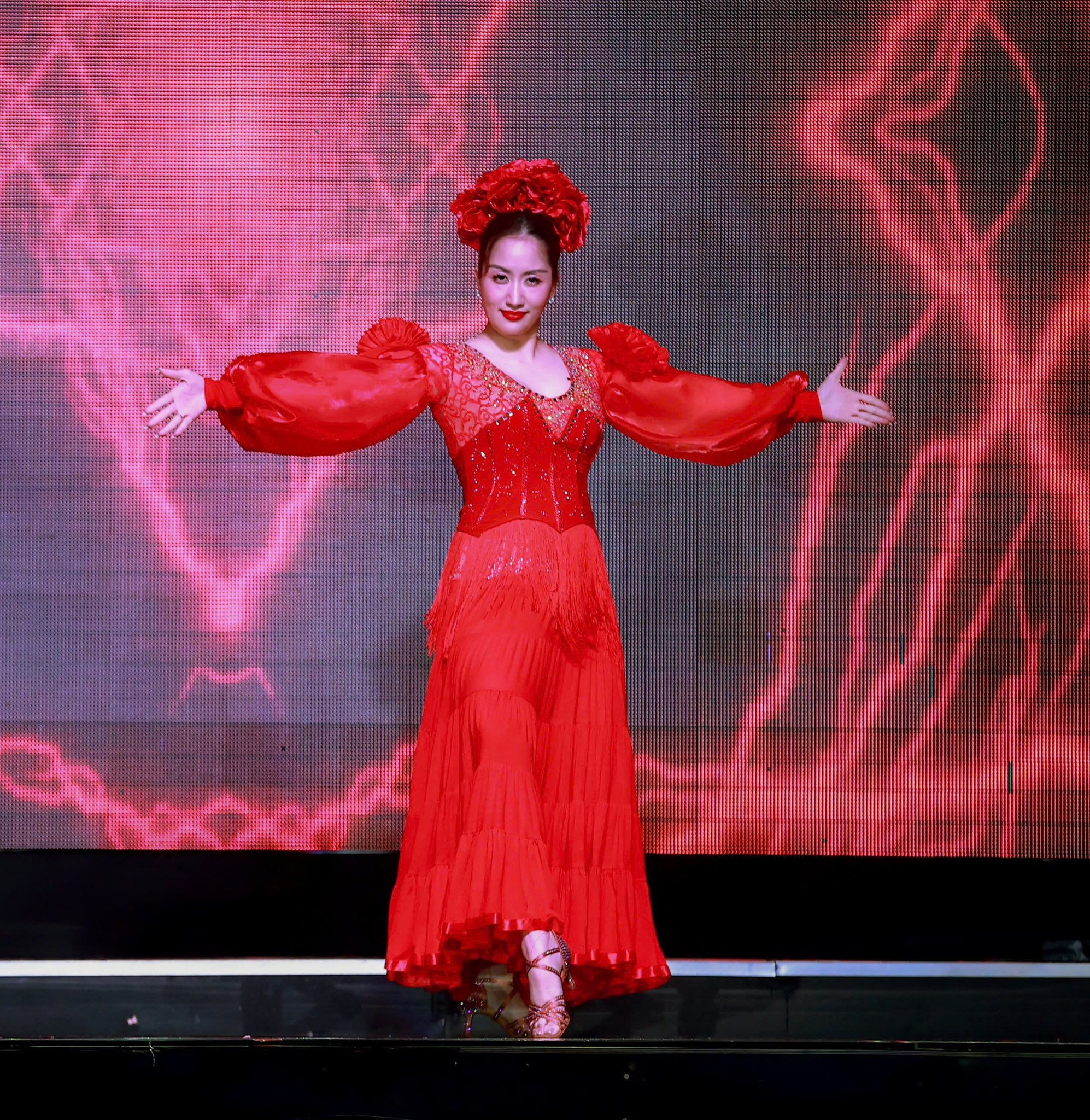 Mối quan hệ đặc biệt giữa Kh&aacute;nh Thi v&agrave; bạn nhảy của Phan Hiển - Ảnh 4.