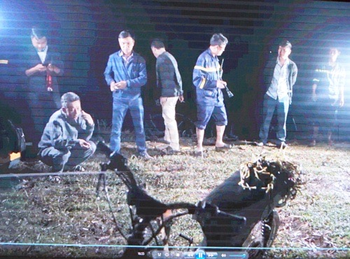 Vụ cướp ng&acirc;n h&agrave;ng ở Gia Lai: Nghi phạm chuẩn bị 3 th&aacute;ng, c&ocirc;ng an trục vớt th&ecirc;m xe m&aacute;y bị vứt dưới hồ - Ảnh 1.