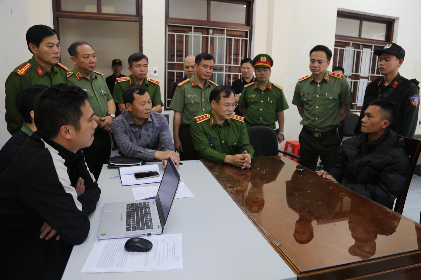 Cận cảnh hiện trường bắt giữ, truy lùng 2 tên cướp ngân hàng Gia Lai của hàng trăm CBCS công an từ 9 đơn vị - Ảnh 3.