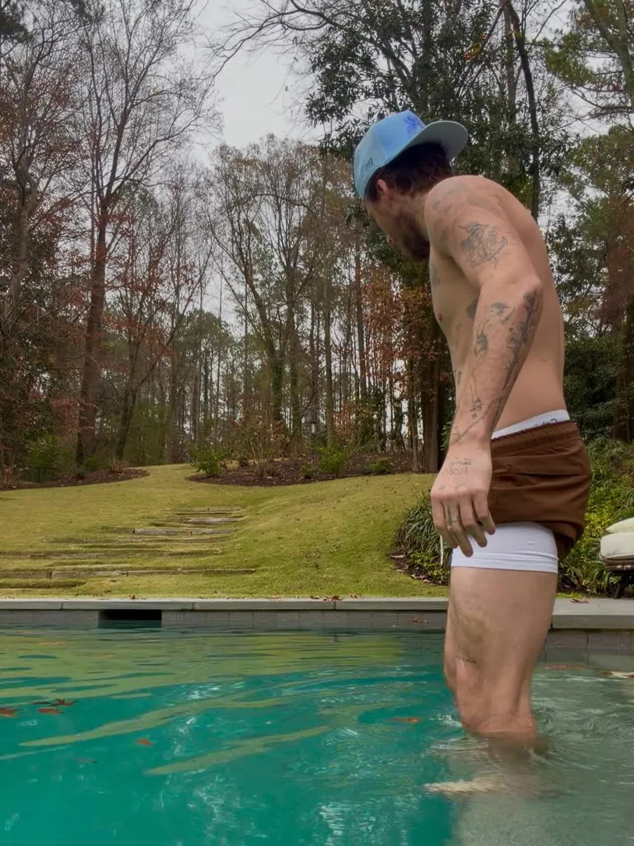 Brooklyn ấu trĩ hết sức: Đã xoá hình xăm tri ân bố - David Beckham, còn cố tình khoe ra như trêu ngươi - Ảnh 1.