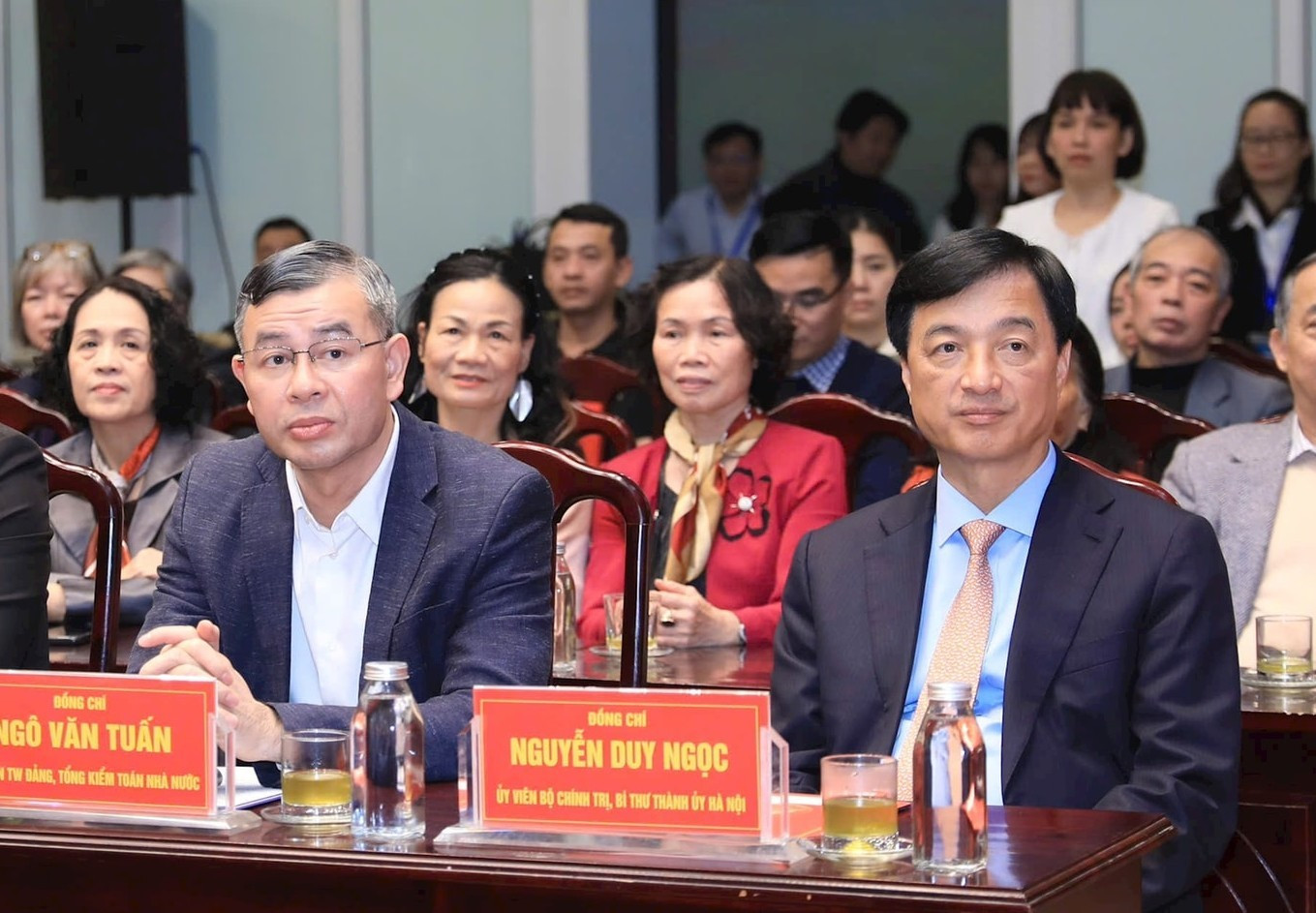 100% cử tri thống nhất giới thiệu ông Nguyễn Duy Ngọc và ông Ngô Văn Tuấn ứng cử ĐBQH- Ảnh 1.