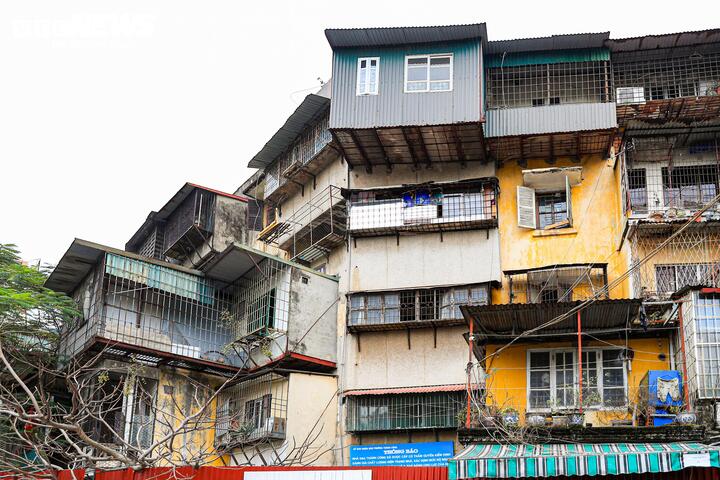 Cận cảnh chung cư cũ Hà Nội sắp kiểm định chất lượng năm 2026 - Ảnh 10.