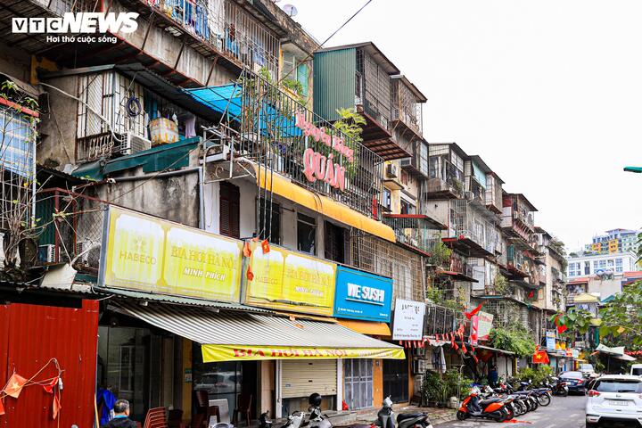 Cận cảnh chung cư cũ Hà Nội sắp kiểm định chất lượng năm 2026 - Ảnh 3.