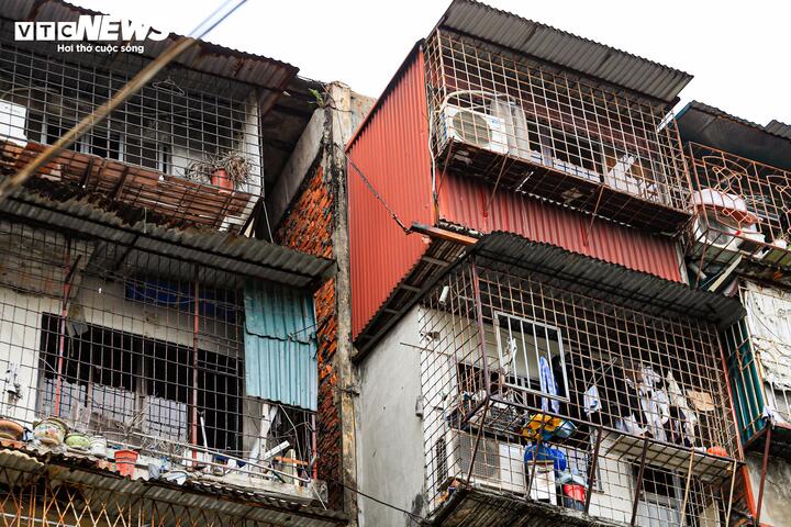 Cận cảnh chung cư cũ Hà Nội sắp kiểm định chất lượng năm 2026 - Ảnh 11.