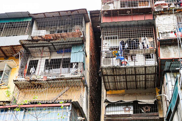 Cận cảnh chung cư cũ Hà Nội sắp kiểm định chất lượng năm 2026 - Ảnh 6.