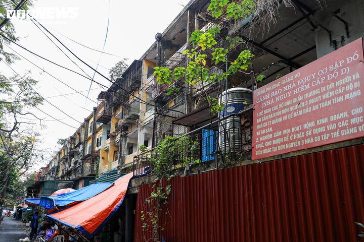 Cận cảnh chung cư cũ Hà Nội sắp kiểm định chất lượng năm 2026 - Ảnh 20.