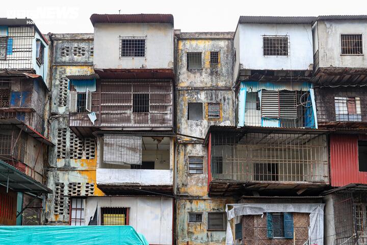 Cận cảnh chung cư cũ Hà Nội sắp kiểm định chất lượng năm 2026 - Ảnh 23.