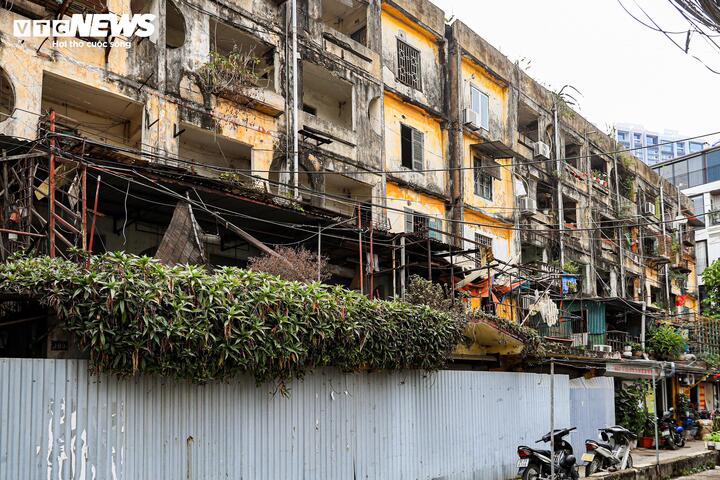 Cận cảnh chung cư cũ Hà Nội sắp kiểm định chất lượng năm 2026 - Ảnh 12.