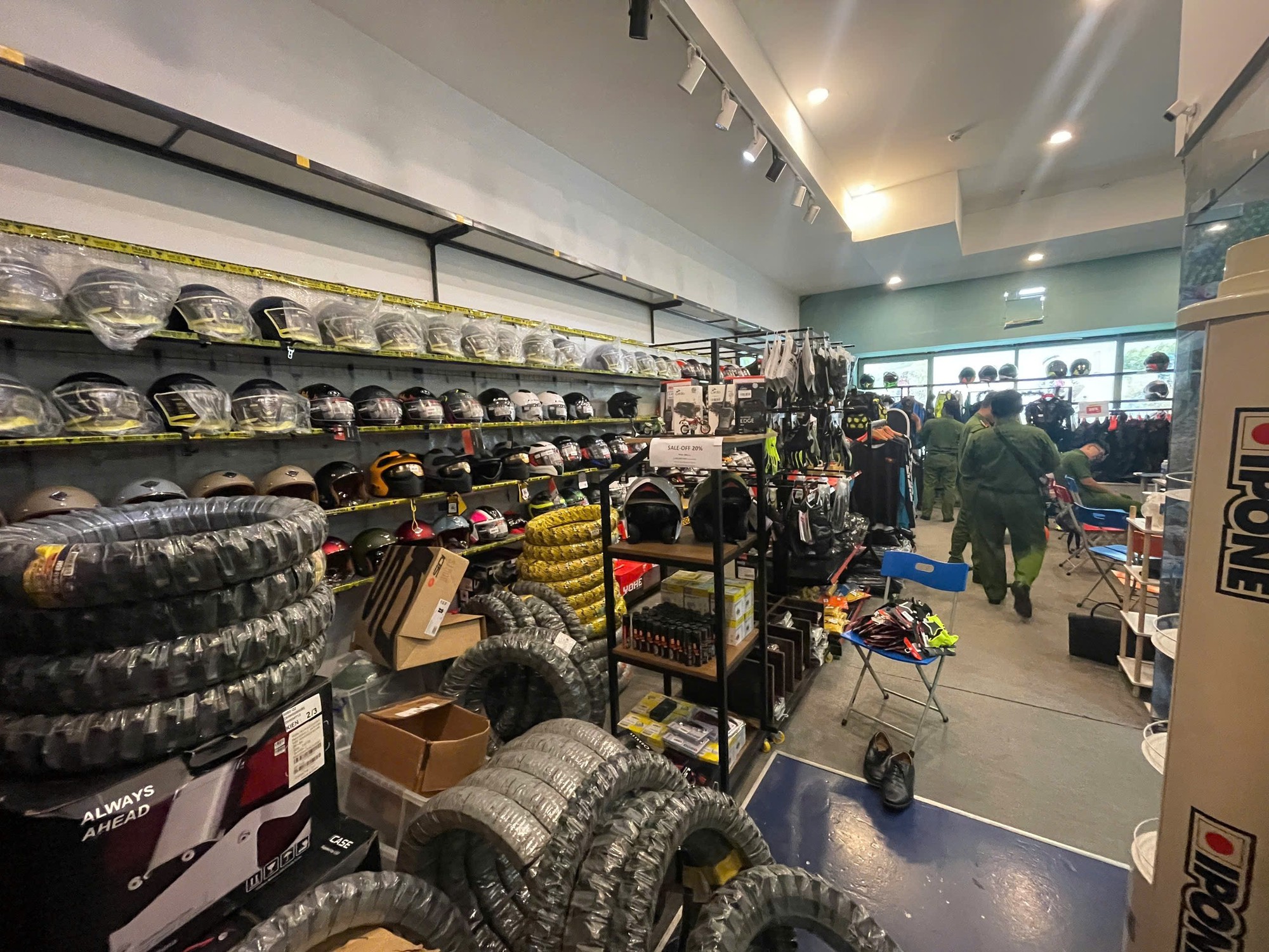 C&ocirc;ng an TPHCM bắt chủ doanh nghiệp Tigit Motorbikes - Ảnh 5.