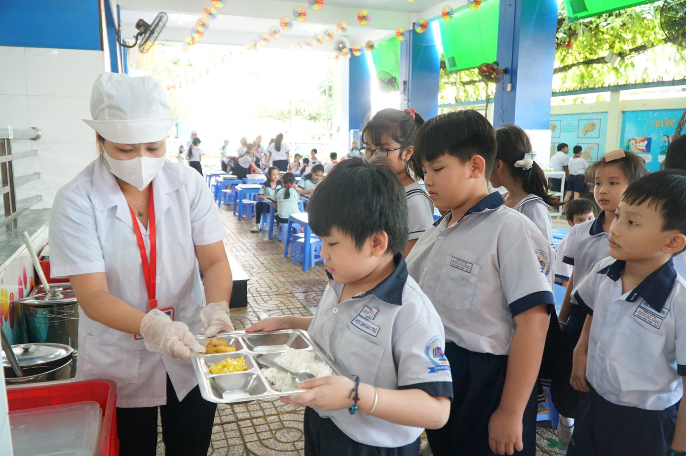 Cảnh báo thịt bẩn trường học tại TPHCM sau vụ việc đáng lo ngại - Ảnh 4.
