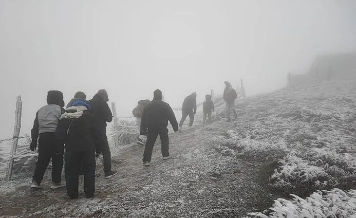 "Nơi lạnh nhất Việt Nam" sắp có quần thể du lịch nghìn tỷ, cáp treo lên đỉnh núi: Khởi công ngay sau Tết - Ảnh 5.