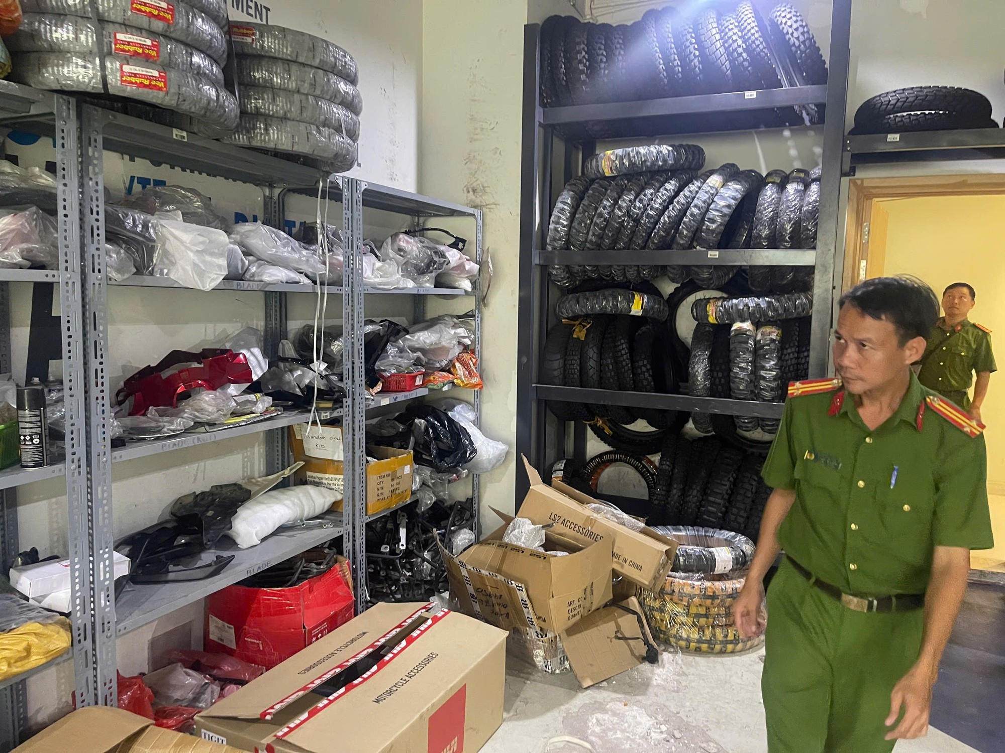 C&ocirc;ng an TPHCM bắt chủ doanh nghiệp Tigit Motorbikes - Ảnh 6.