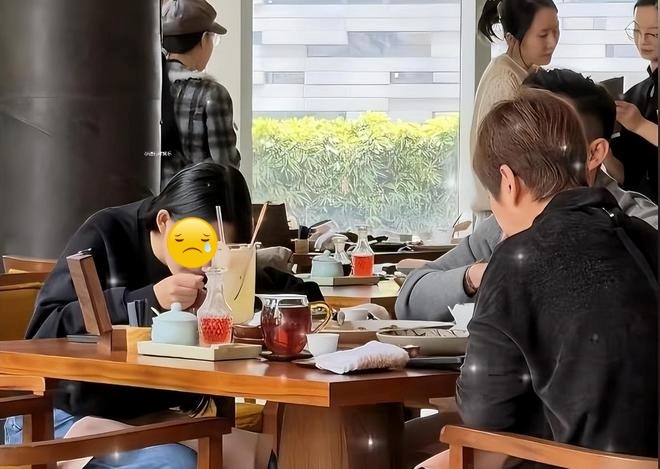 Đau lòng cho con gái Từ Hy Viên: Ủ rũ sống bên cha và mẹ kế, đám tang đám giỗ của mẹ không được dự- Ảnh 1.