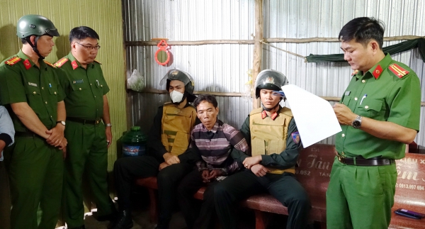 Bắt tạm giam Võ Văn Lưởng, khám xét nơi ở thu nhiều tài liệu - Ảnh 1.