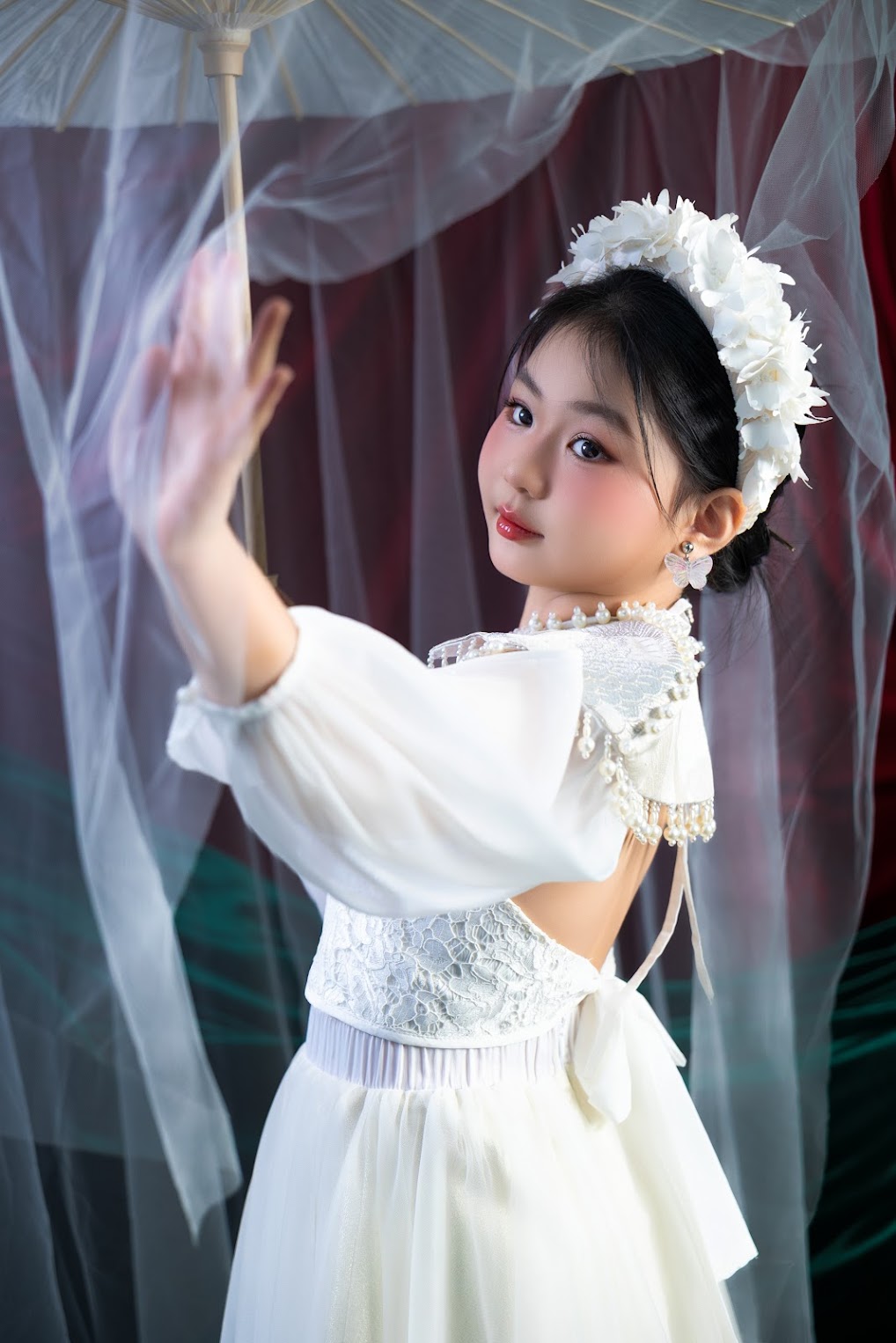 Cao Minh Tiến mang văn h&oacute;a d&acirc;n tộc v&agrave;o &aacute;o d&agrave;i cho c&aacute;c "n&agrave;ng thơ nh&iacute;"- Ảnh 8.