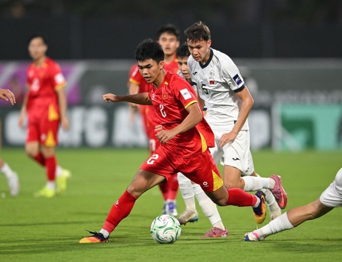 L&acirc;m Đồng tặng bằng khen cho cầu thủ Nguyễn L&ecirc; Ph&aacute;t của U23 Việt Nam - Ảnh 1.