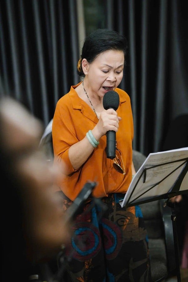 Nữ danh ca nổi tiếng sau cơn đột quỵ, cuộc sống bị "kiểm soát" 24/24 - Ảnh 5.