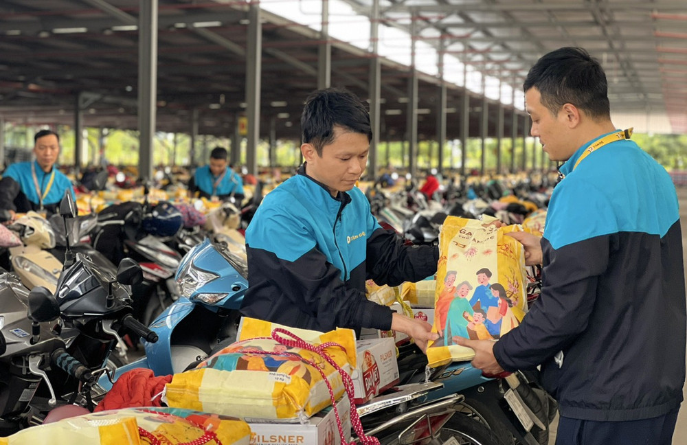 Chậm trả lương, thưởng Tết: Doanh nghiệp bị phạt bao nhi&ecirc;u tiền v&agrave; phải đền b&ugrave; cho người lao động thế n&agrave;o? - Ảnh 2.