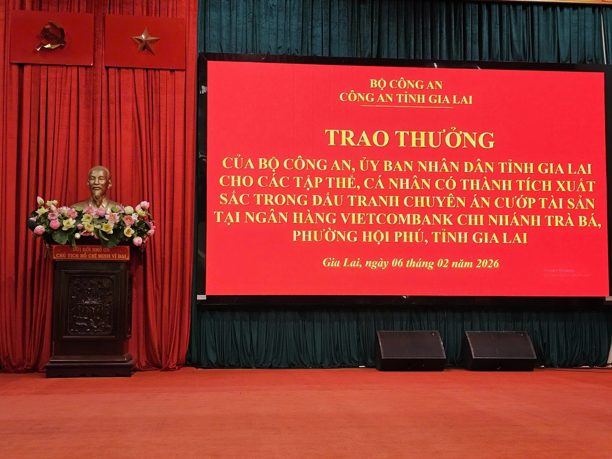 Đại tướng Lương Tam Quang khen ngợi bắt giữ cướp ngân hàng tại Gia Lai - Ảnh 2.