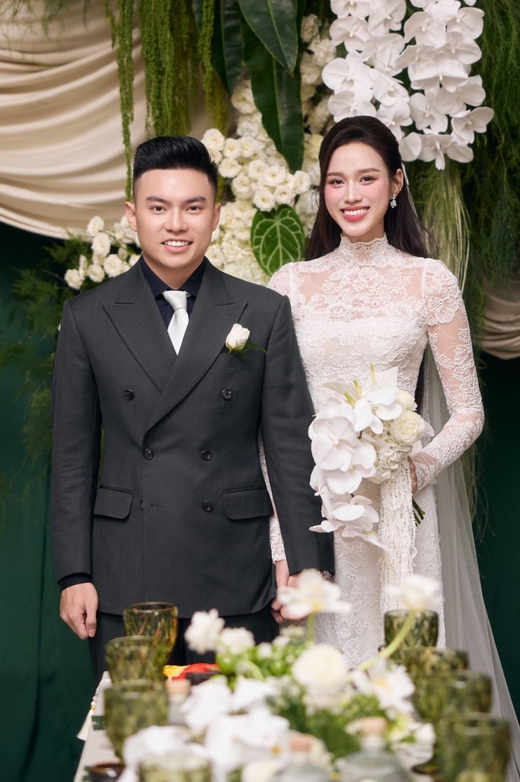 Đỗ Thị Hà bị "tóm dính" qua camera thường, hành động khư khư với chồng doanh nhân gây chú ý - Ảnh 5.