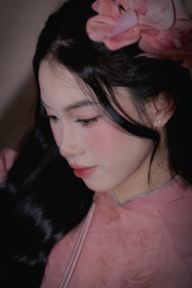 Hoa khôi bóng chuyền Nguyễn Thị Phương hoá nàng thơ, diện áo dài xinh đẹp dịu dàng đón Tết  - Ảnh 3.