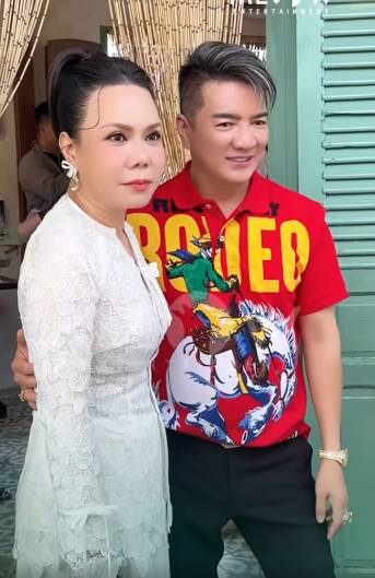 Một nữ nghệ sĩ thảng thốt khi thấy "ông hoàng nhạc Việt" đình đám một thời bán cà phê ở TP.HCM - Ảnh 2.