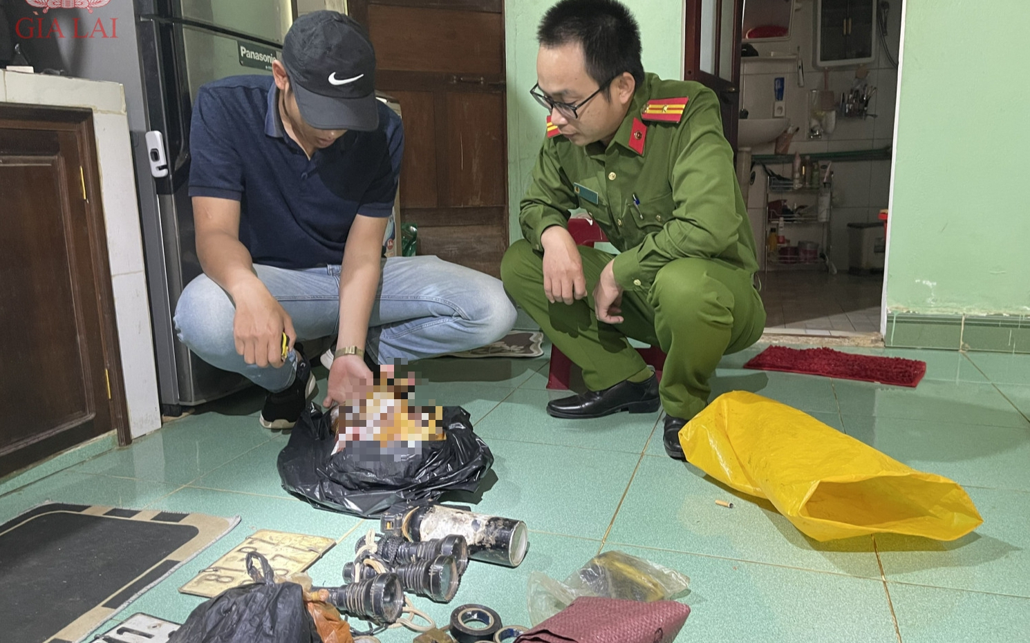 Kh&aacute;m x&eacute;t khẩn cấp một doanh nghiệp v&agrave; một hộ kinh doanh do 2 vợ chồng l&agrave;m chủ - Ảnh 6.