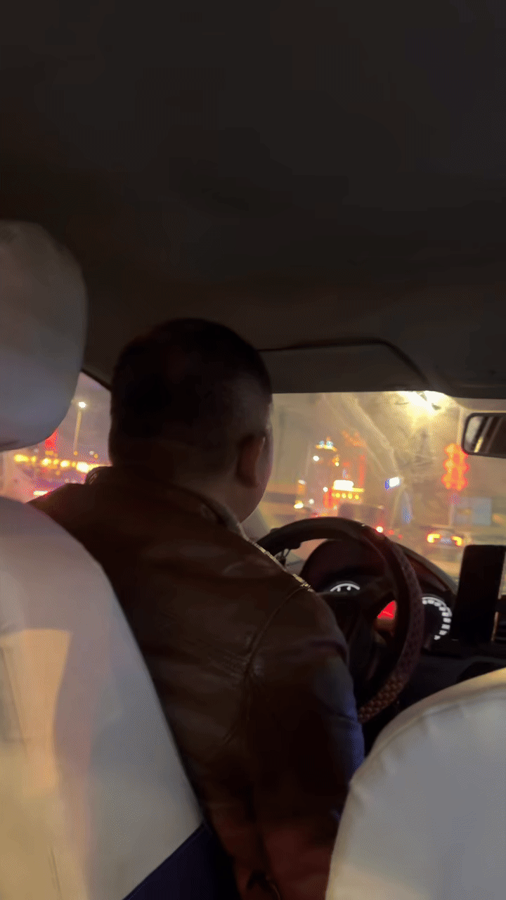 Khách Việt gặp tình huống bất ngờ khi đi taxi 1 mình ở Trung Quốc, nhận xét: "Sợ và hoảng!" - Ảnh 1.