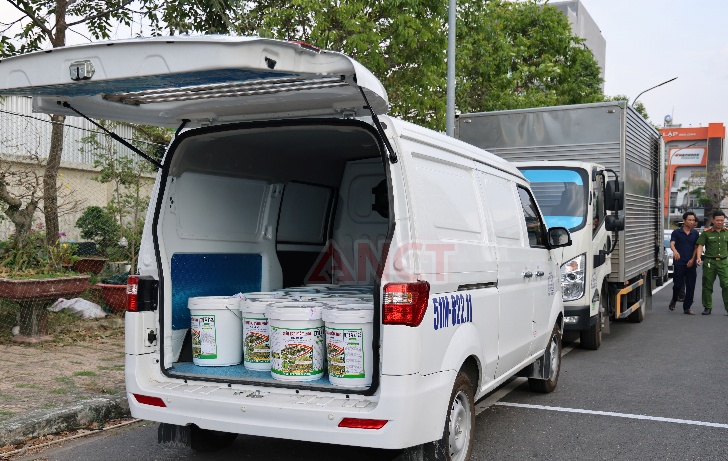 Sau nhiều ngày theo dõi, cảnh sát tung lực lượng kiểm tra - Ảnh 2.