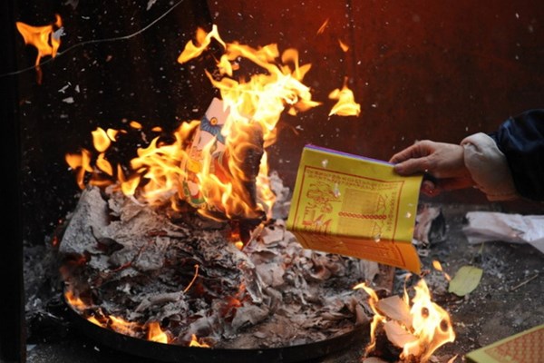 Đốt v&agrave;ng m&atilde; m&agrave; kh&ocirc;ng ch&aacute;y hết c&oacute; sao kh&ocirc;ng? Chuy&ecirc;n gia hướng dẫn c&aacute;ch h&oacute;a giải đơn giản, ai cũng l&agrave;m được - Ảnh 2.