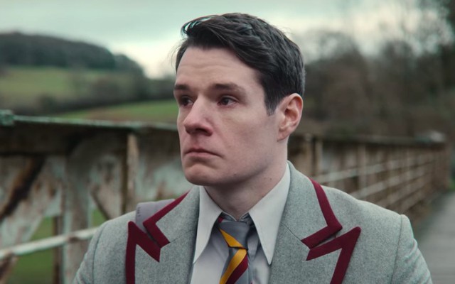 Xem phim Sex Education, t&ocirc;i kh&oacute;c nấc khi bắt gặp h&agrave;nh động con trai l&agrave;m trước gương - Ảnh 1.