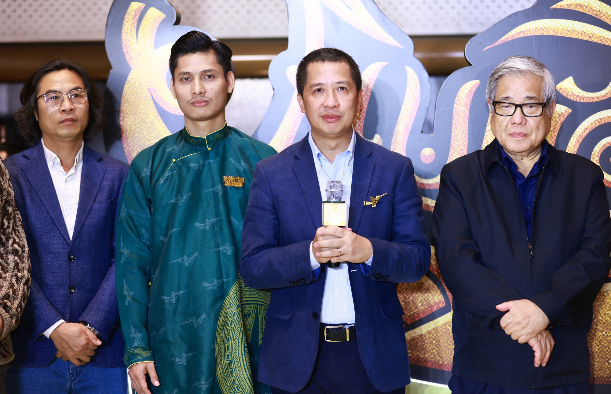 Chử Đồng Tử – Tiên Dung gây chú ý ngày ra mắt, “Vua Hùng” Trọng Trinh mặc trang phục nặng 20kg- Ảnh 2.