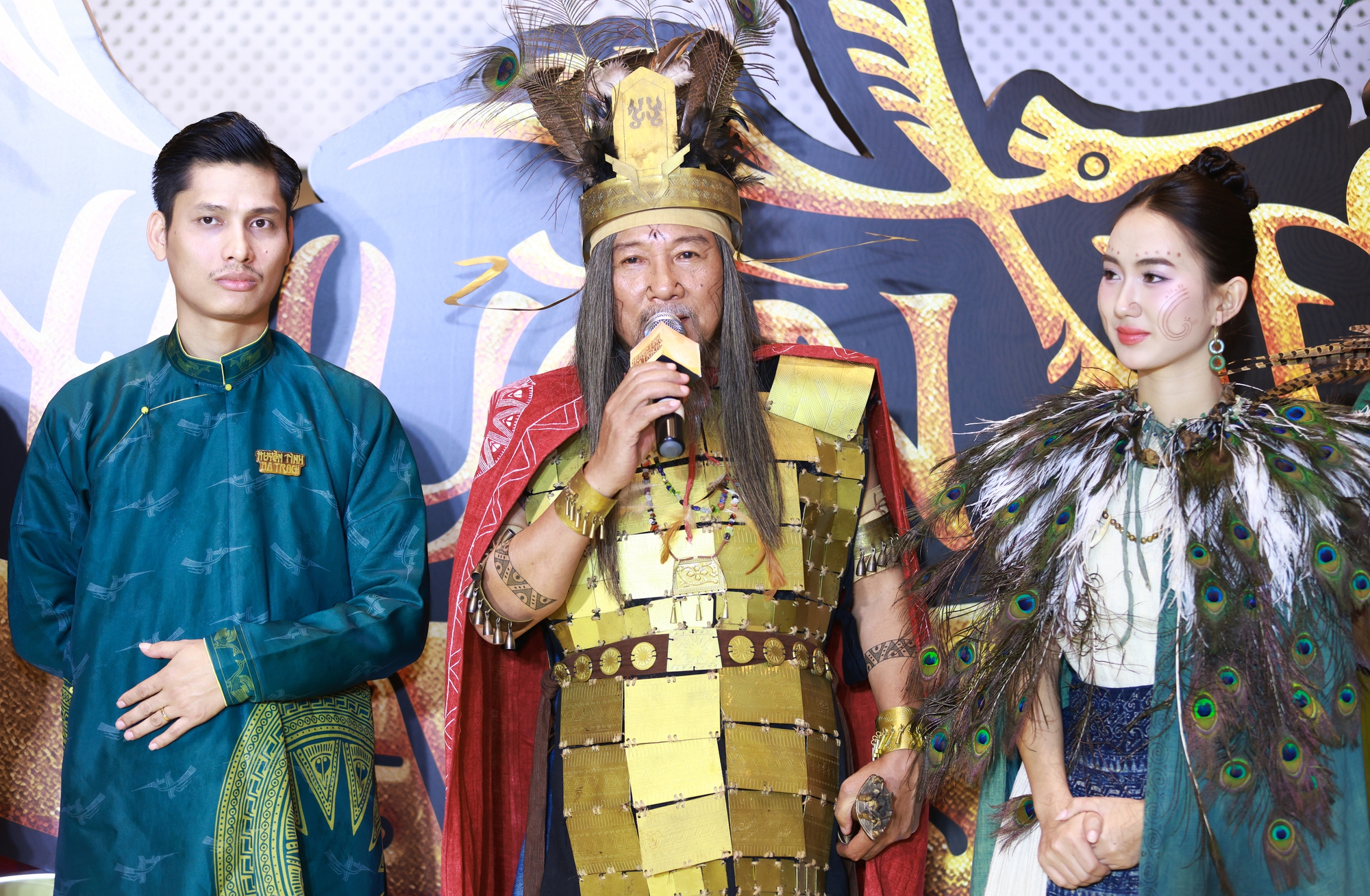 Chử Đồng Tử – Tiên Dung gây chú ý ngày ra mắt, “Vua Hùng” Trọng Trinh mặc trang phục nặng 20kg- Ảnh 3.