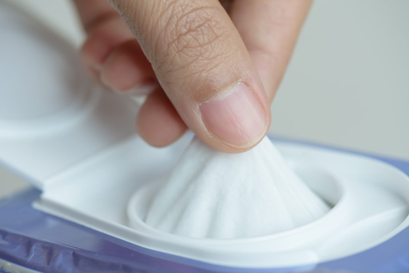 Cảnh b&aacute;o khẩn về khăn ướt: H&agrave;ng chục người nhiễm vi khuẩn nguy hiểm, 1 trường hợp đ&atilde; tử vong- Ảnh 1.