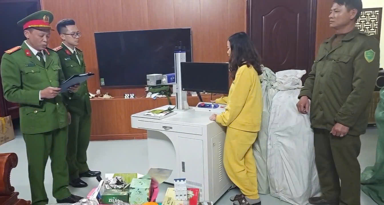 Kiểm tra 5 địa điểm, tịch thu 7.000 hộp thuốc, viên DHA, canxi giả, triệt phá đường dây sản xuất thuốc và thực phẩm chức năng liên tỉnh quy mô 50 tỷ đồng, 26 đối tượng bị khởi tố - Ảnh 2.