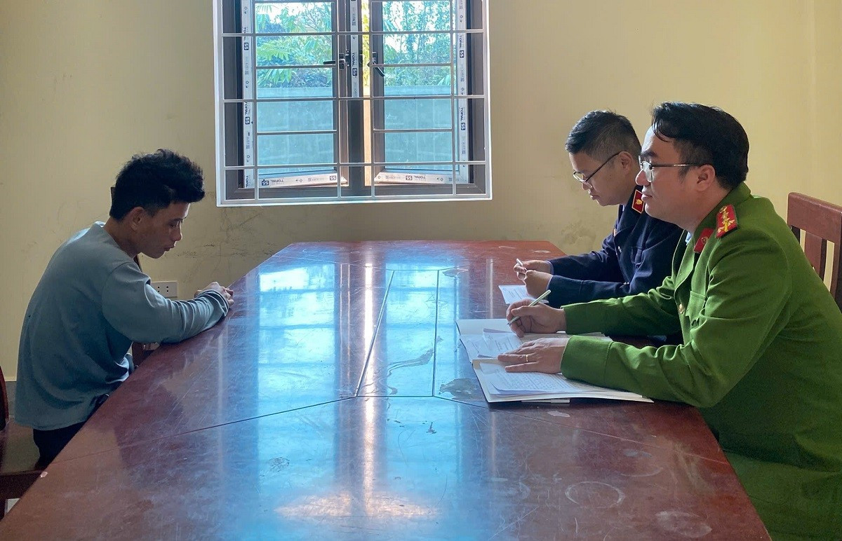 Vụ khống chế đưa người phụ nữ v&agrave;o nơi vắng người: Nạn nh&acirc;n bị b&oacute;p cổ, đ&aacute;nh đập - Ảnh 1.