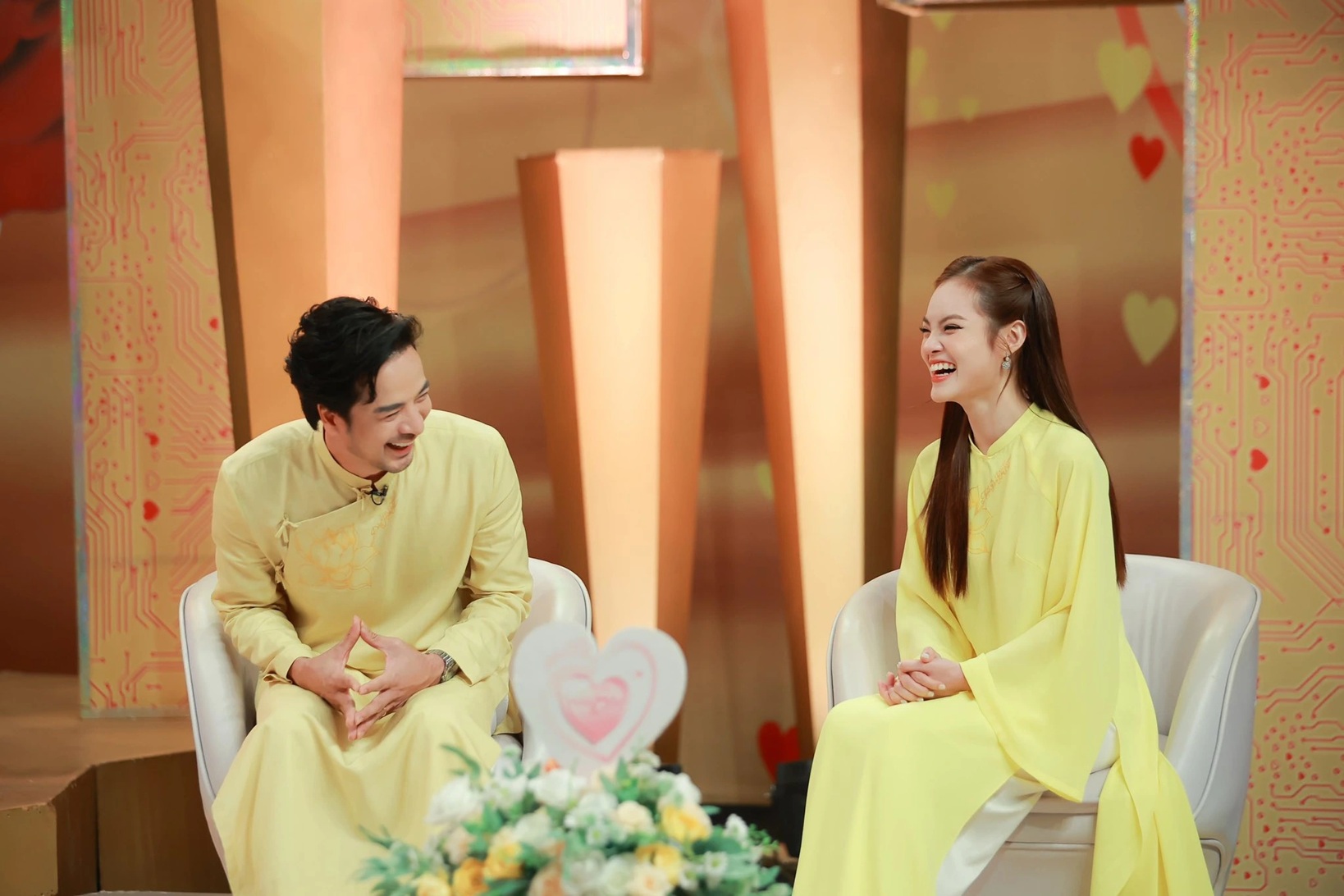 Vợ kém 16 tuổi nói thẳng về cuộc sống vợ chồng son với nam diễn viên nổi tiếng: "Cái nết kỳ lắm" - Ảnh 4.