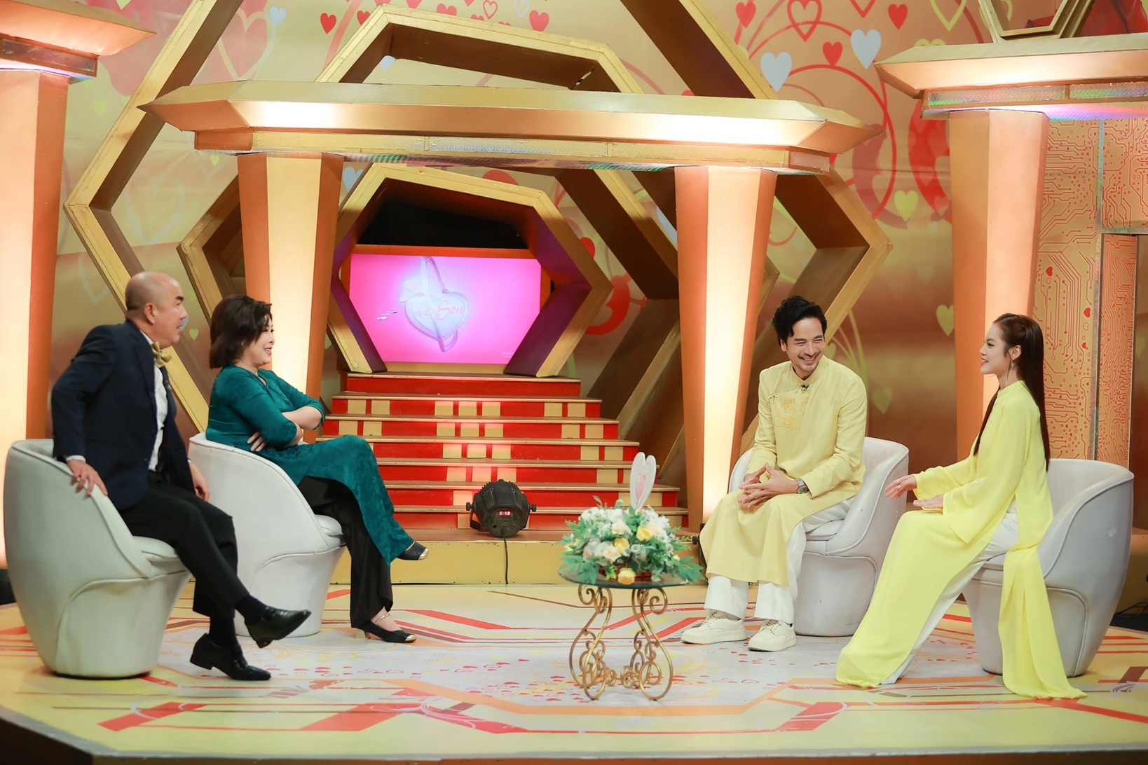 Vợ kém 16 tuổi nói thẳng về cuộc sống vợ chồng son với nam diễn viên nổi tiếng: "Cái nết kỳ lắm" - Ảnh 3.