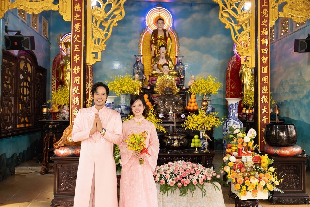 Vợ kém 16 tuổi nói thẳng về cuộc sống vợ chồng son với nam diễn viên nổi tiếng: "Cái nết kỳ lắm" - Ảnh 2.