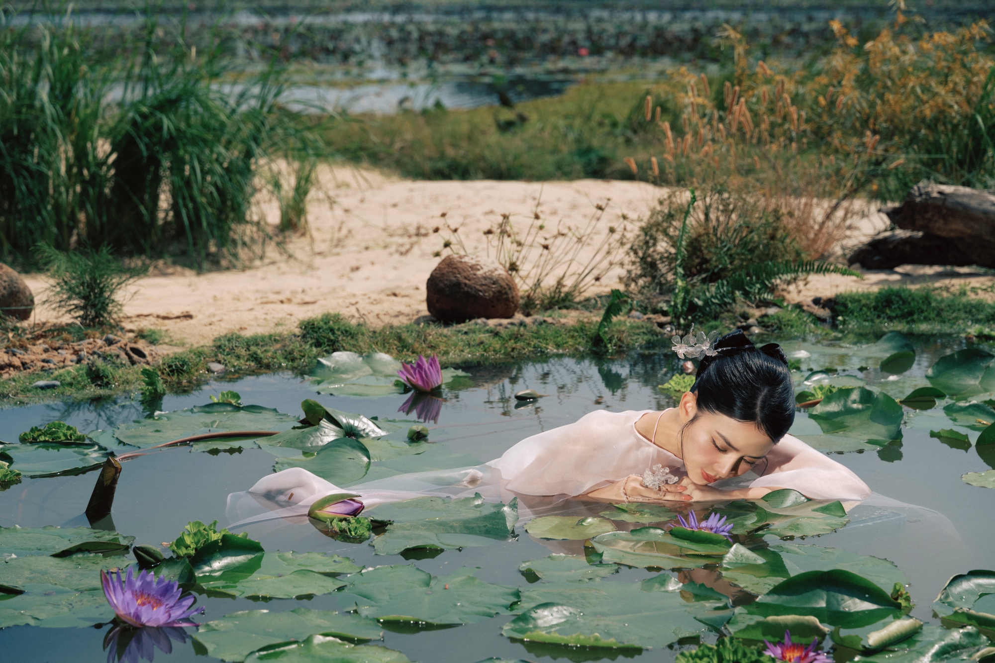 Vợ Phan Mạnh Quỳnh bị bỏng nắng vì "chiều chồng" làm 1 việc - Ảnh 3.