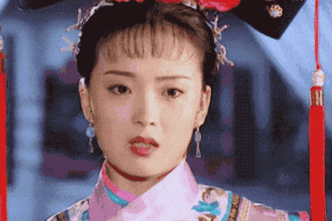 Mỹ nh&acirc;n Ho&agrave;n Ch&acirc;u C&aacute;ch C&aacute;ch quỳ xuống rửa ch&acirc;n cho mẹ chồng qu&yacute; tộc, nai lưng trả nợ 4.000 tỷ cho chồng đại gia- Ảnh 1.