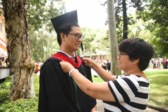 Làm mẹ 20 năm tôi mới thấm: Con không cần đứng đầu lớp, chỉ cần vững 3 kỹ năng này lớn lên vẫn “thành rồng thành phượng” - Ảnh 1.