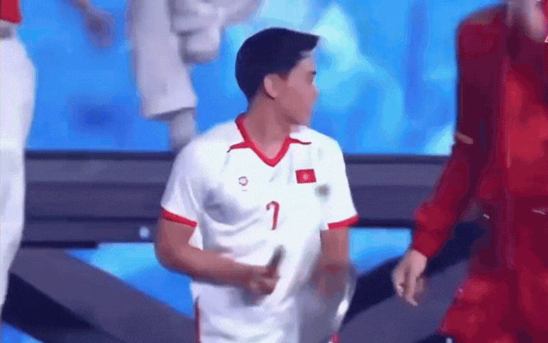 Khoảnh khắc “ngại hết cả Đình Bắc” hút 100 nghìn lượt tương tác, nhạc chiến “cameo" xịn không hot quá phí!- Ảnh 4.