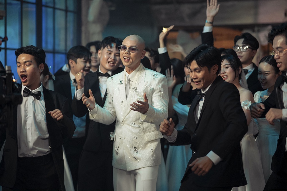 Phan Đinh Tùng trở lại mùa Valentine với MV "Thành đôi"- Ảnh 1.