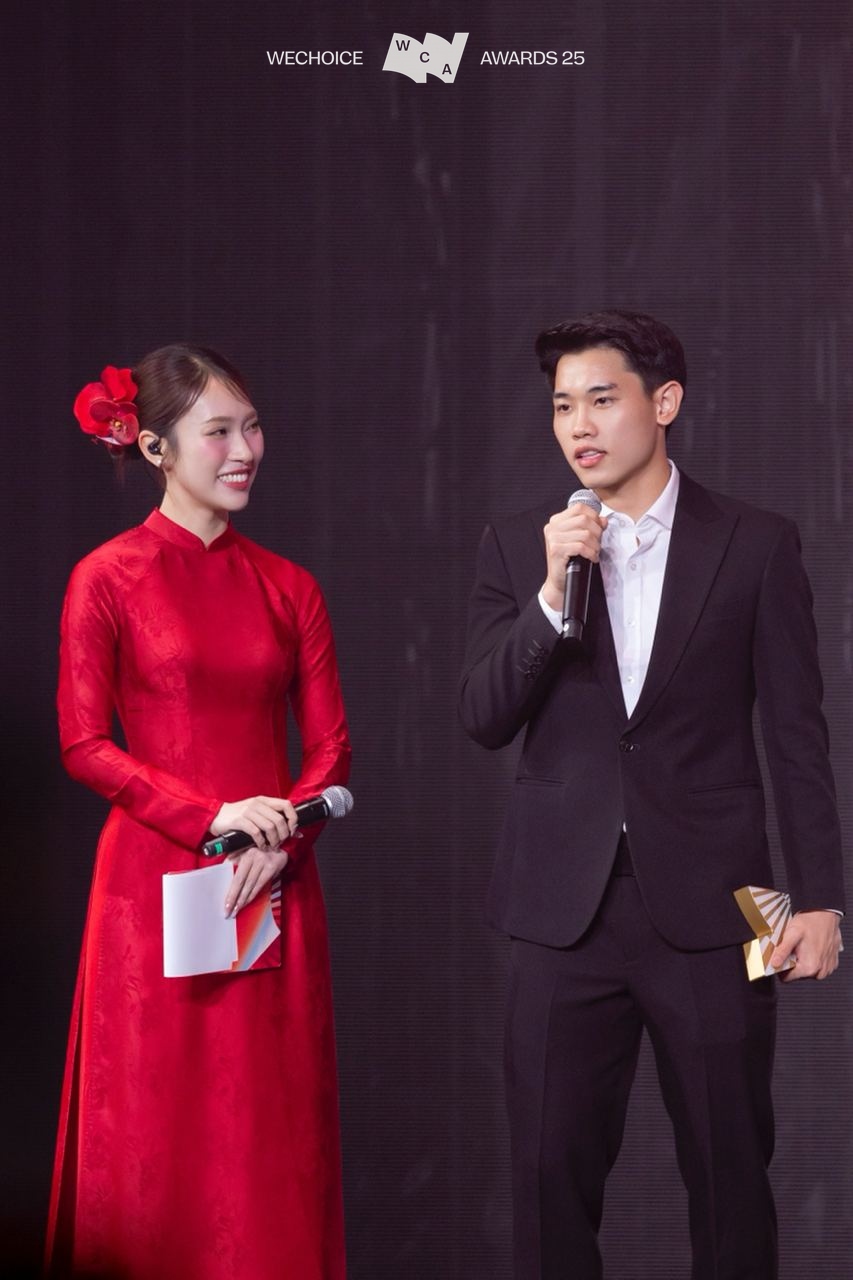 Đình Bắc tái hiện màn ăn mừng lịch sử tại WeChoice Awards, nói điều ý nghĩa khi lọt Top 10 Nhân vật truyền cảm hứng - Ảnh 3.